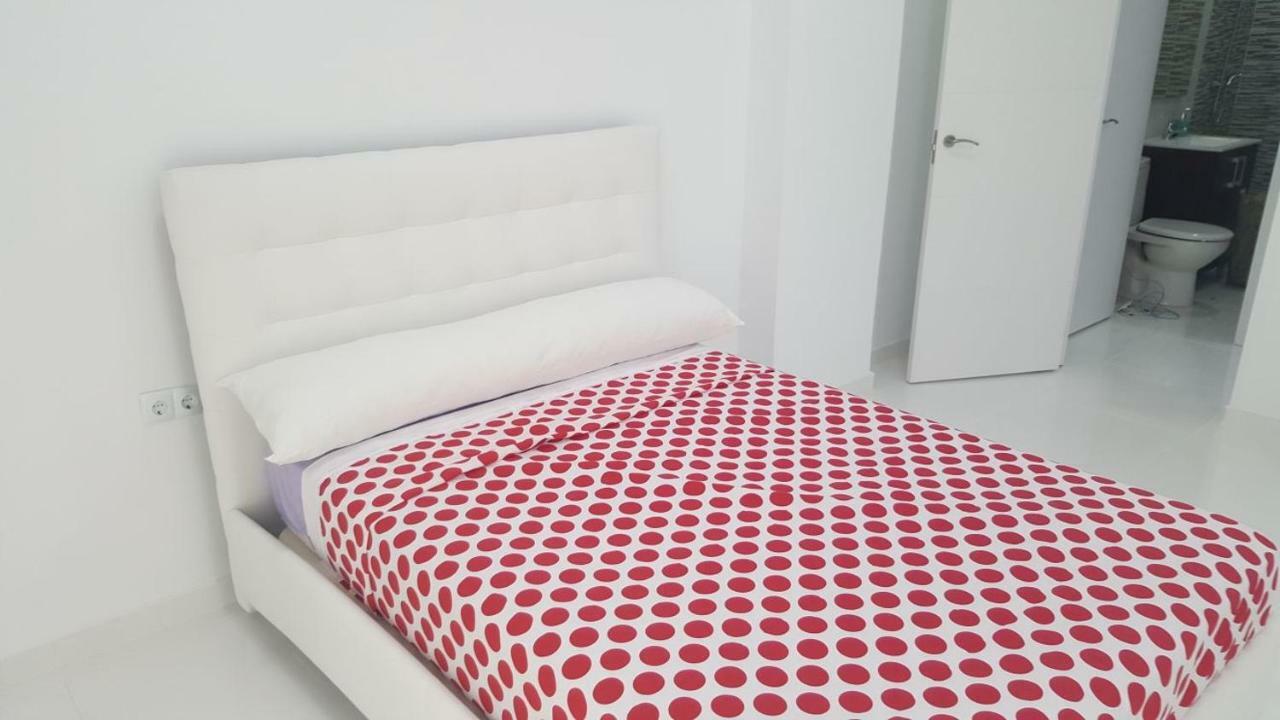 White Apartment Alicante Exterior foto