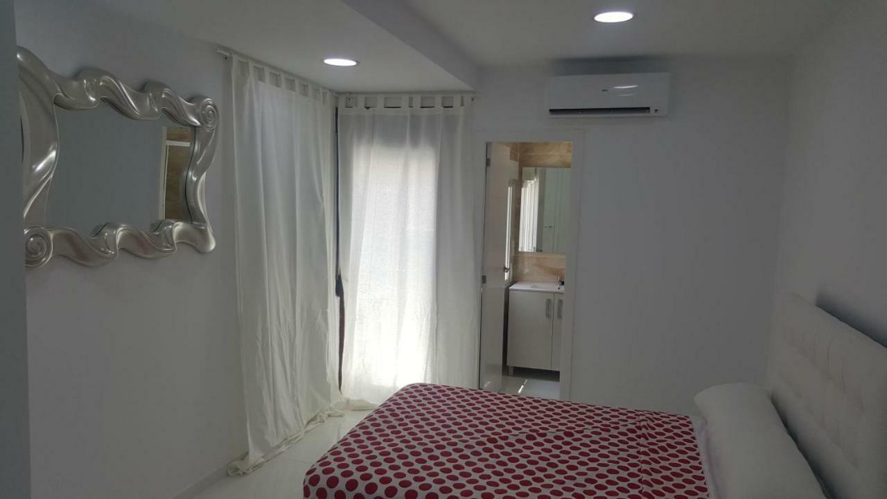 White Apartment Alicante Exterior foto